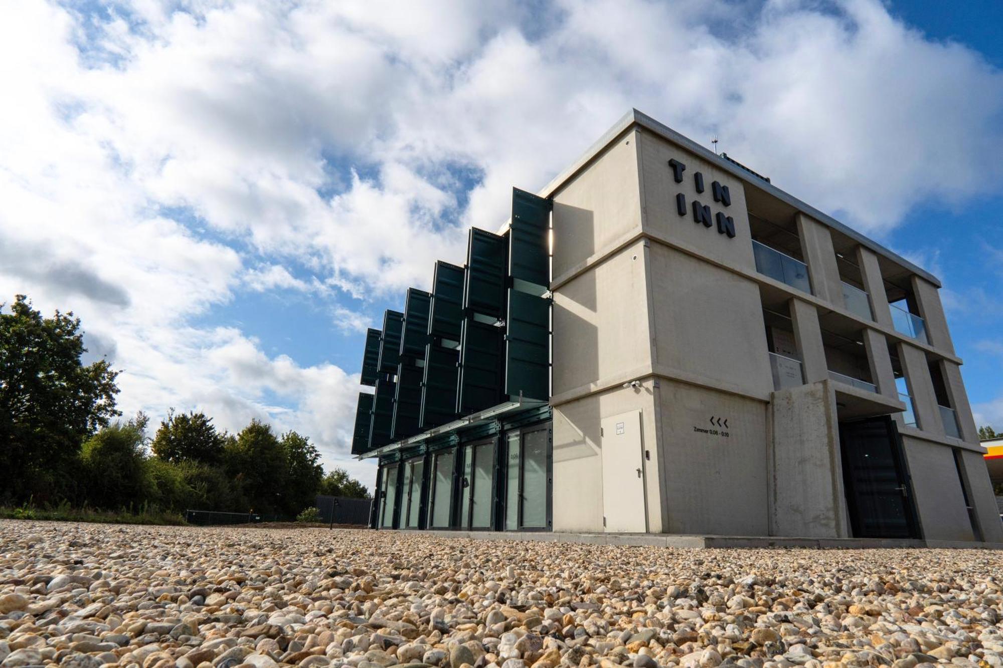 Tin Inn - Heinsberg - Das Hotel Aus Hochwertig Ausgebauten Ueberseecontainern Εξωτερικό φωτογραφία