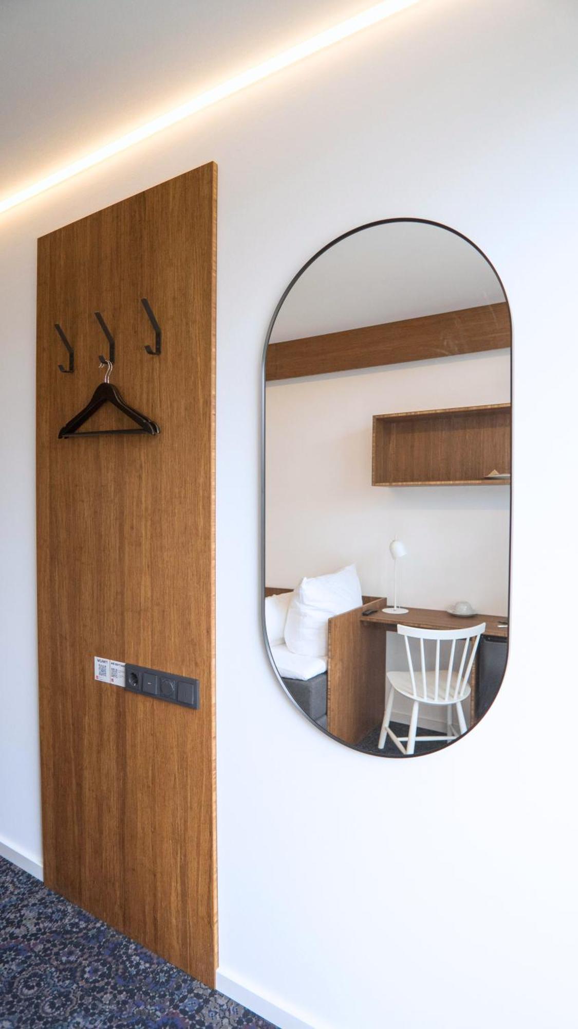Tin Inn - Heinsberg - Das Hotel Aus Hochwertig Ausgebauten Ueberseecontainern Εξωτερικό φωτογραφία